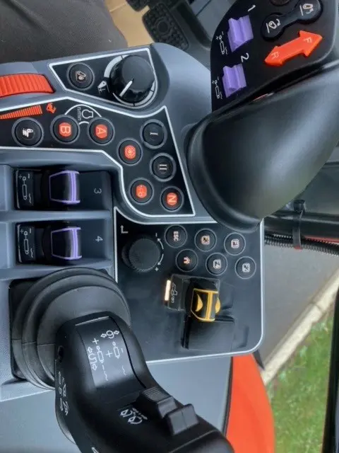 KUBOTA M7-173 TRACTOR (2022)