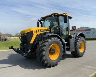 JCB FASTRAC 4220 TRACTOR FOR HIRE