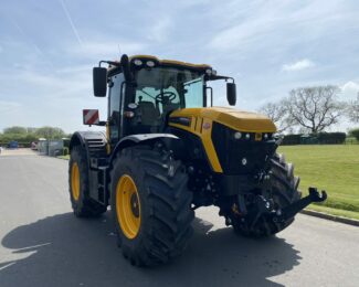 JCB FASTRAC 4220 TRACTOR FOR HIRE