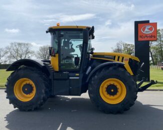 JCB FASTRAC 4220 TRACTOR FOR HIRE