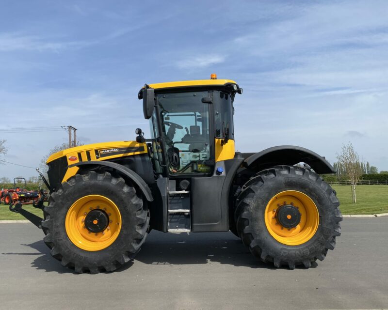 JCB FASTRAC 4220 TRACTOR FOR HIRE