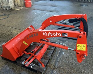 KUBOTA LA213 LOADER