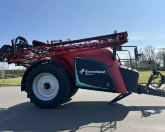 KVERNELAND T4 TRAILED SPRAYER
