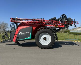 KVERNELAND T4 TRAILED SPRAYER