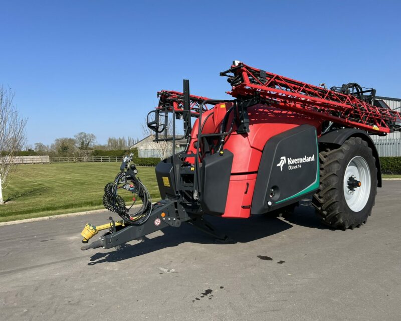 KVERNELAND T4 TRAILED SPRAYER
