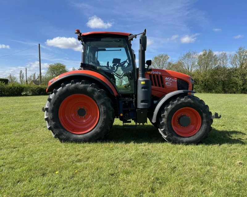 KUBOTA M7-173 TRACTOR (2022)