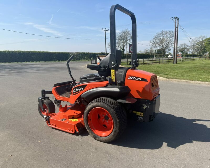 KUBOTA ZD1211 RIDE ON MOWER (25HP)