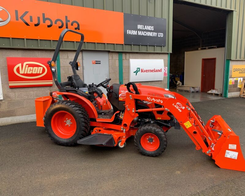 KUBOTA LX-351 COMPACT TRACTOR WITH LOADER AND DECK