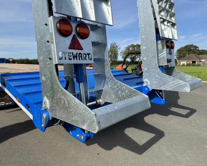 STEWART 22T TRI AXLE LOWLOADER TRAILER