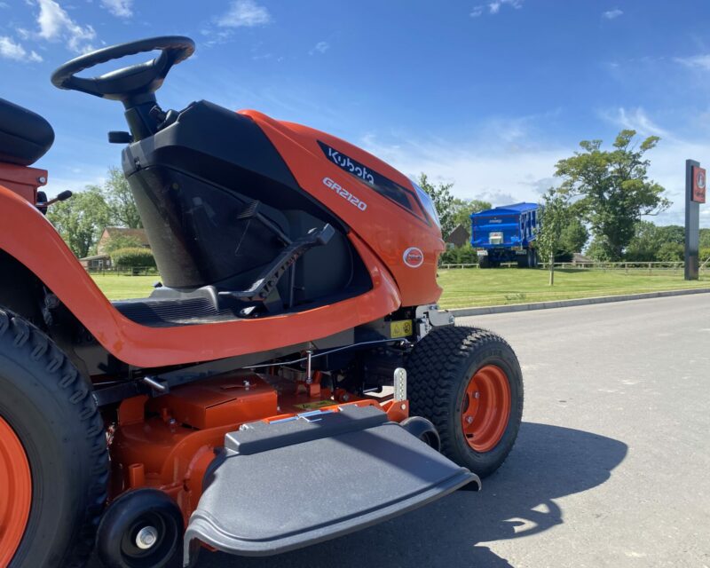 KUBOTA GR2120S RIDE ON MOWER  (21HP)