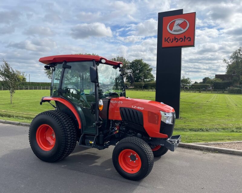 KUBOTA L2-452 COMPACT TRACTOR