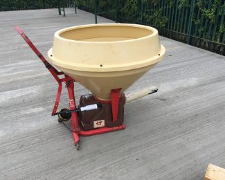 COMPACT VICON SPREADER FOR HIRE