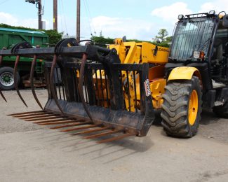 FORKLIFT ATTACHMENT – MUCK FORK & TOP GRAB AVAILABLE FOR HIRE