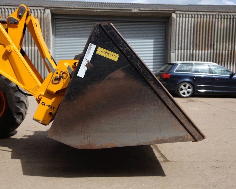 FORKLIFT ATTACHMENT – GRAIN/SOIL BUCKET AVAILABLE FOR HIRE