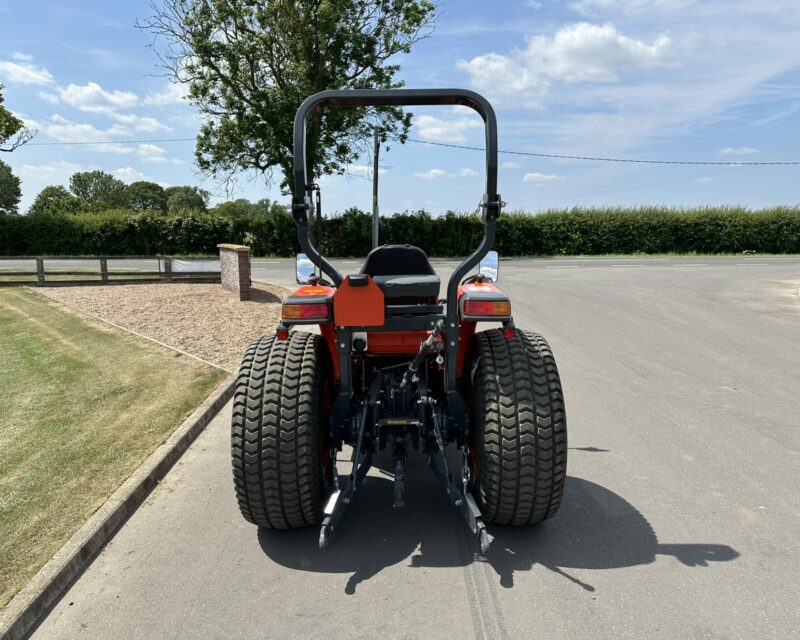 KUBOTA L1452 COMPACT TRACTOR