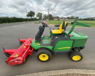 JOHN DEERE 1445 OUT FRONT RIDE ON MOWER WITH TRIMAX FLAIL (2014)