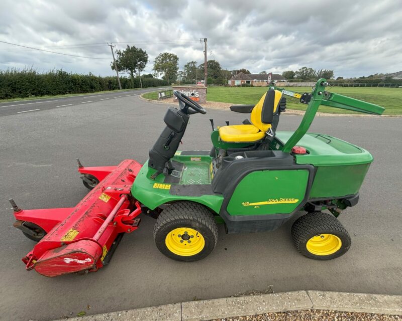 JOHN DEERE 1445 OUT FRONT RIDE ON MOWER WITH TRIMAX FLAIL (2014)