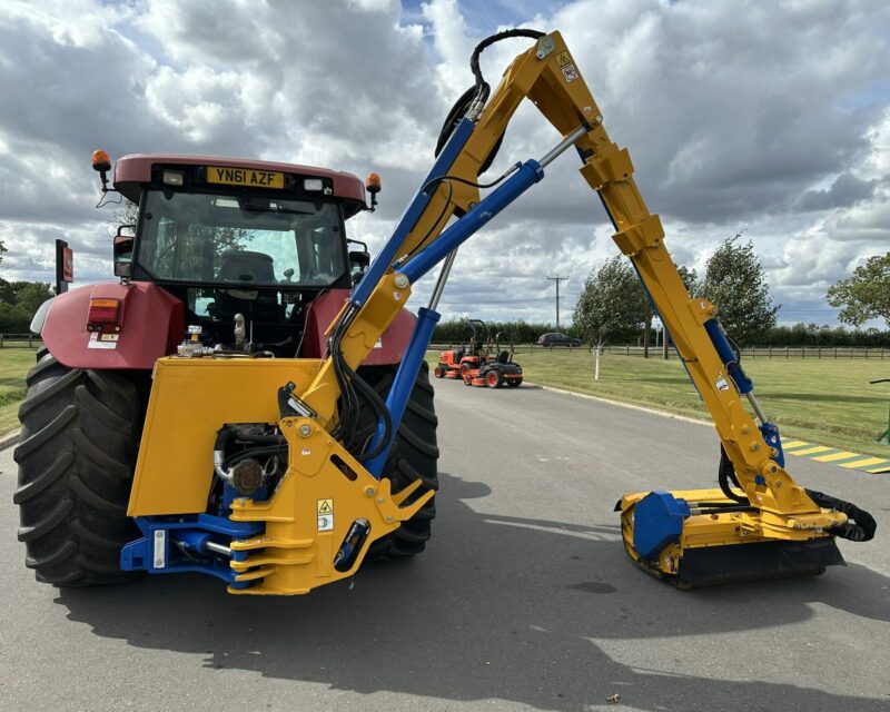 CASE IH 140 CVX (2011) WITH BOMFORD B8181 HEDGECUTTER (2022)