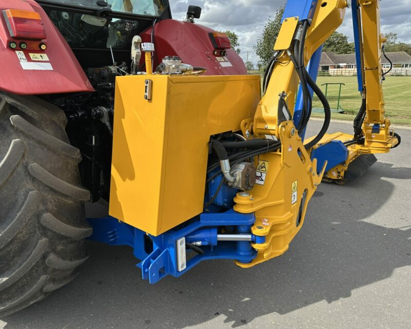 CASE IH 140 CVX (2011) WITH BOMFORD B8181 HEDGECUTTER (2022)
