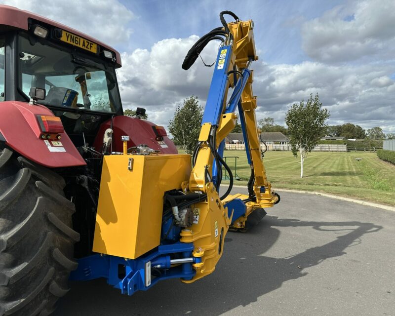 CASE IH 140 CVX (2011) WITH BOMFORD B8181 HEDGECUTTER (2022)
