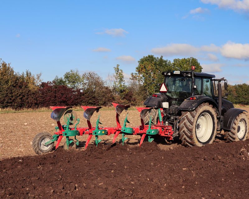 KVERNELAND 2300 S PLOUGH