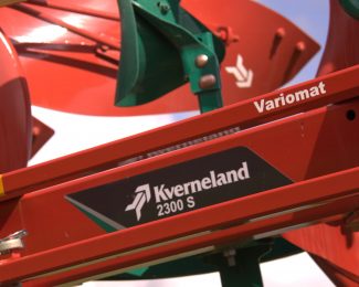 KVERNELAND 2300 S PLOUGH