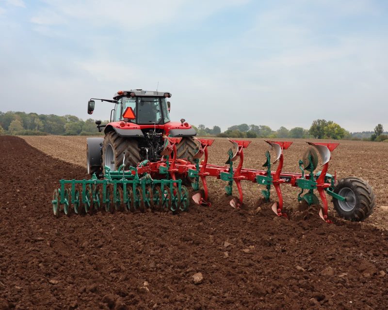 KVERNELAND 3300 S PLOUGH