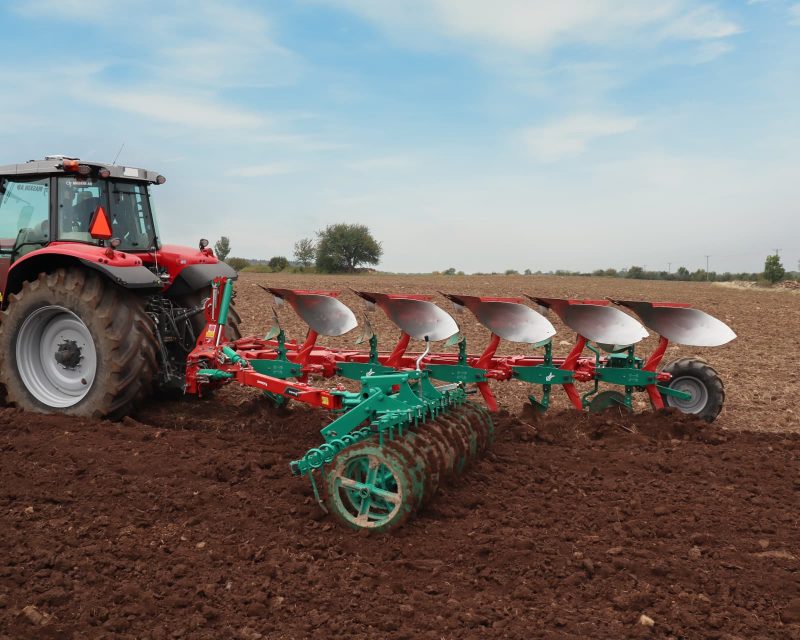 KVERNELAND 3300 S PLOUGH