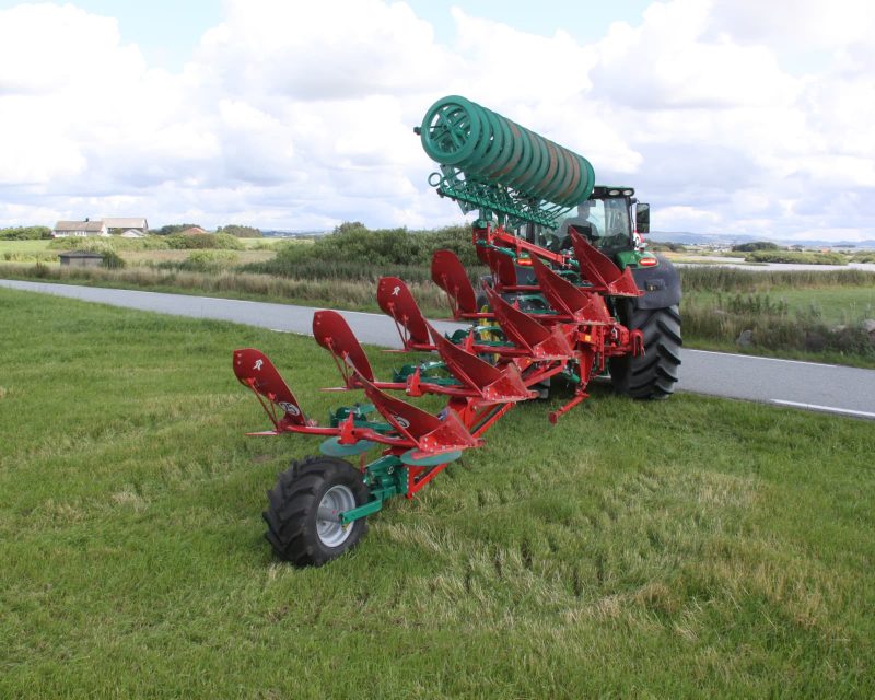 KVERNELAND 3300 S PLOUGH