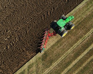 KVERNELAND 3400 S PLOUGH