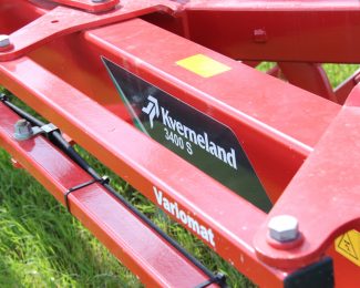 KVERNELAND 3400 S PLOUGH