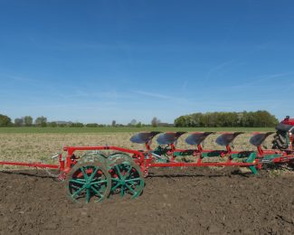 KVERNELAND DOUBLE TRAILED SOIL PACKER