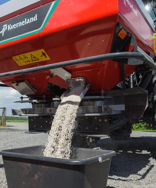 KVERNELAND EXACTA TL FERTILISER SPREADER