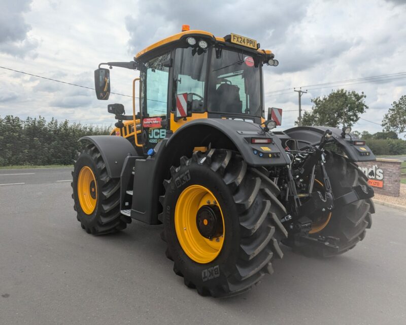 JCB FASTRAC 4220 ICON For Hire