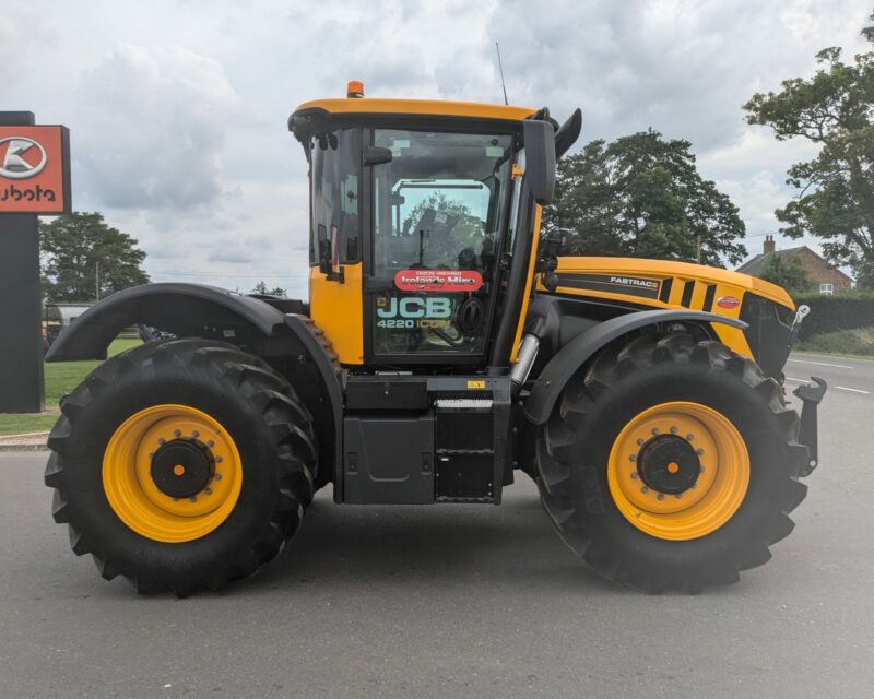 JCB FASTRAC 4220 ICON (2024)