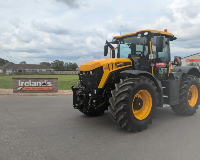 JCB FASTRAC 4220 ICON For Hire