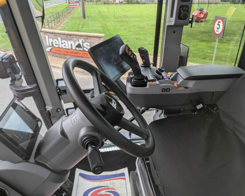 JCB FASTRAC 4220 ICON For Hire