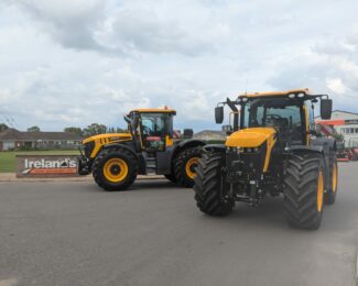 JCB FASTRAC 4220 ICON For Hire