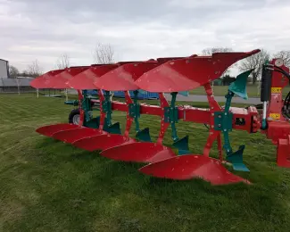 KVERNELAND PLOUGHS FOR HIRE