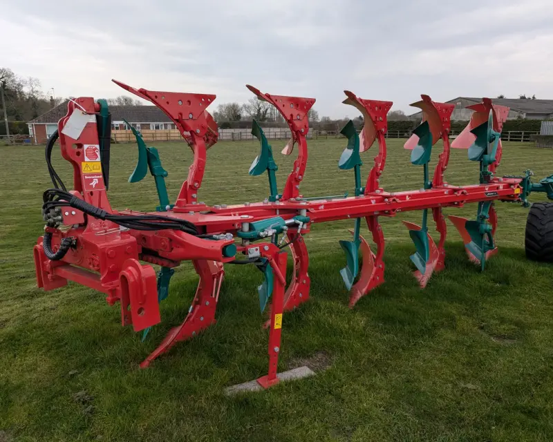 KVERNELAND PLOUGHS FOR HIRE