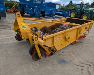 SAMON ONION WINDROWER
