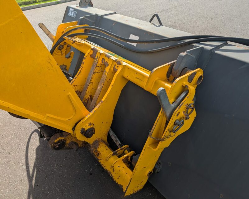 SUTON BUCKET BRUSH