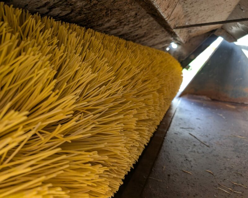 SUTON BUCKET BRUSH