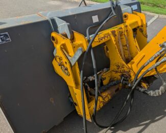SUTON BUCKET BRUSH
