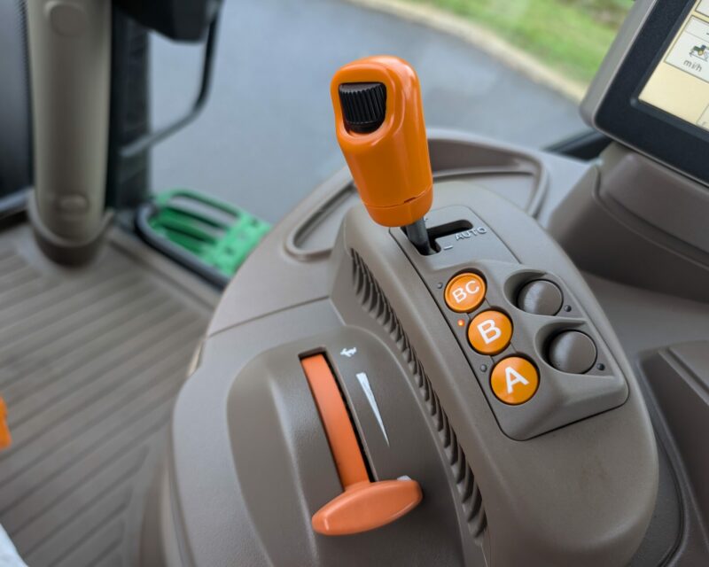 JOHN DEERE 6140R (2014)