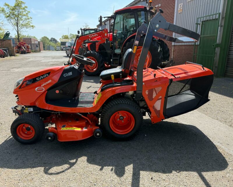 KUBOTA GR2120 RIDE ON MOWER