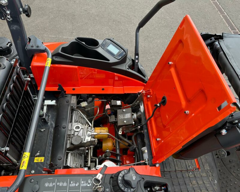 KUBOTA ZD1211 ZERO TURN RIDE ON MOWER FOR HIRE