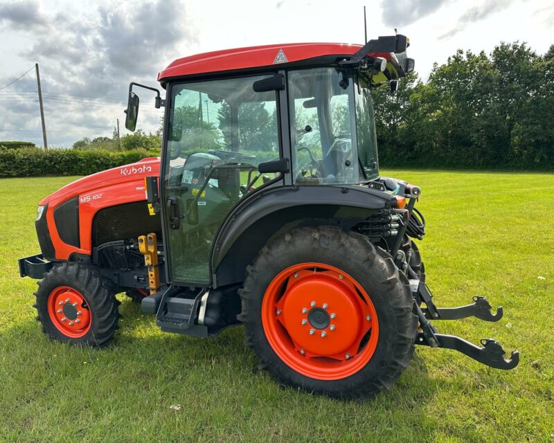 KUBOTA M5-102N