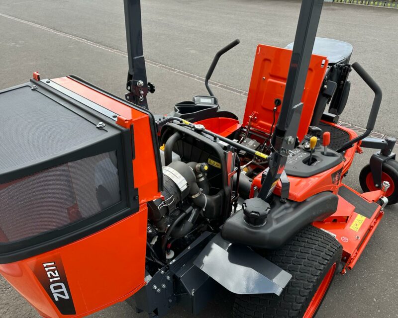 KUBOTA ZD1211 ZERO TURN RIDE ON MOWER FOR HIRE