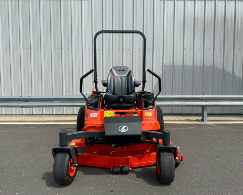 KUBOTA ZD1211 ZERO TURN RIDE ON MOWER FOR HIRE